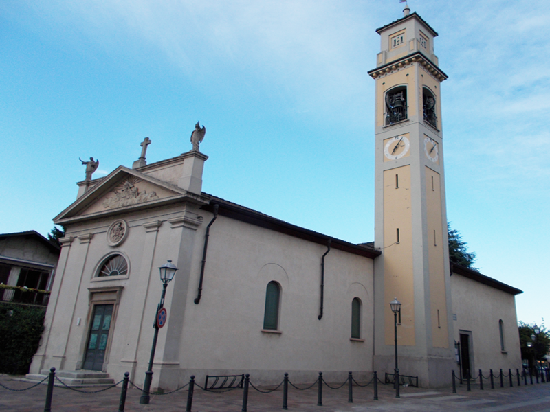 piazza-san-martino-chiesa.png