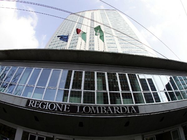 regione_lombardia_pirellone_ingresso.jpg