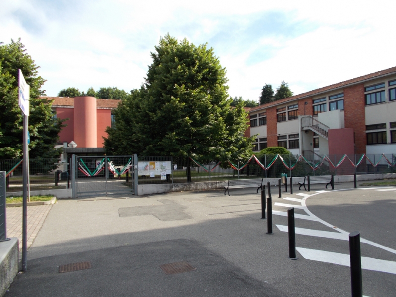 Scuola-Elementare-via-Cantu_2-copia.jpg