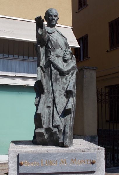 Statua-Padre-Monti_2.jpg